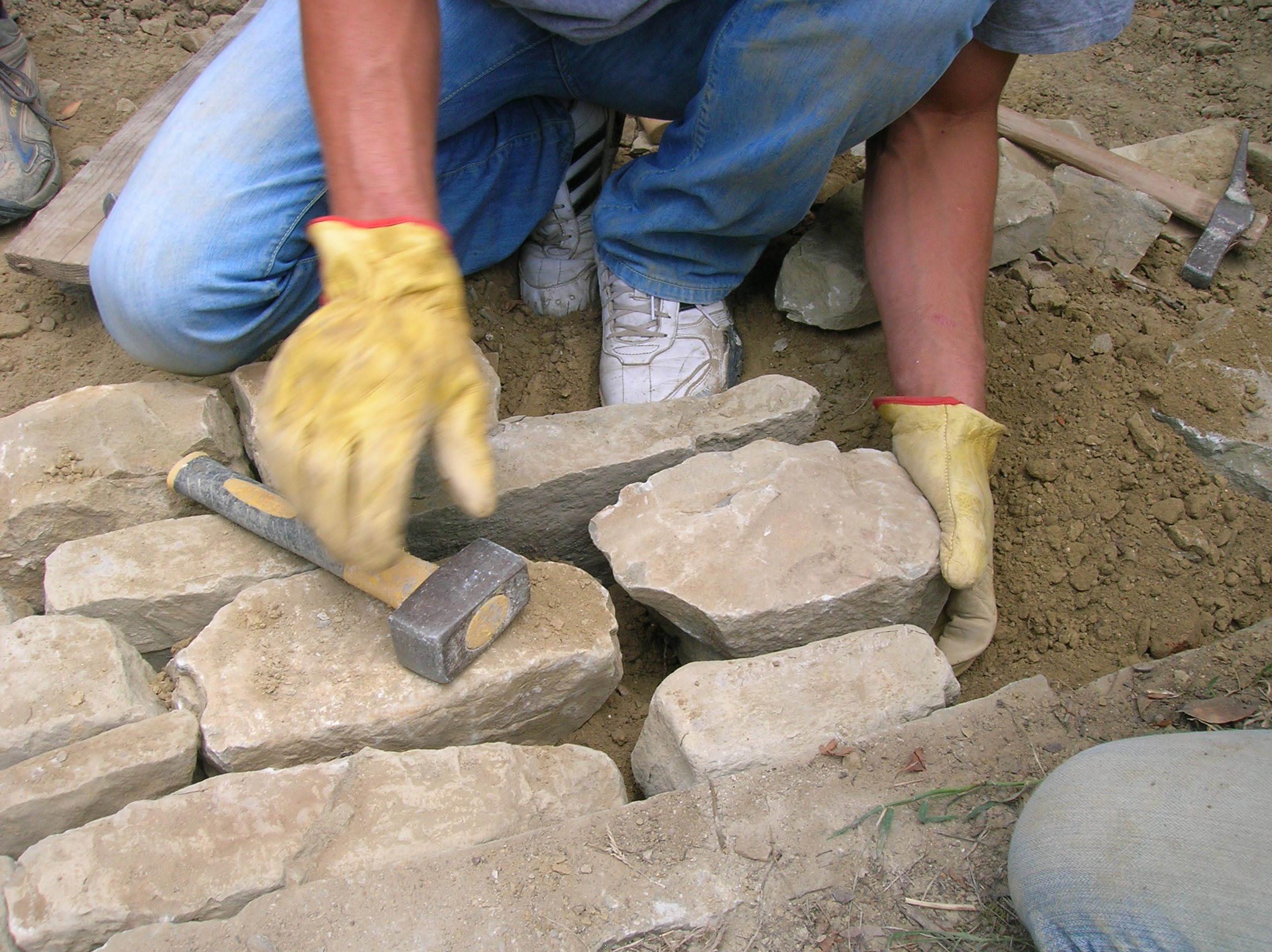 Motivazioni contemporanee e tecnica del costruire in pietra a secco: Amalfi, 19 aprile